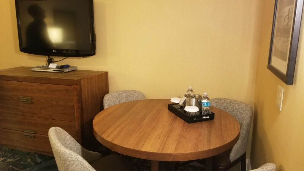 Hilton Suite Ocean City Living Room with Dining - Work Table
